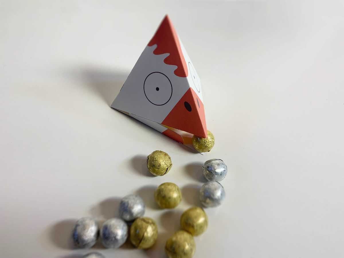 Gallinaceous chocolate eggs packaging picture